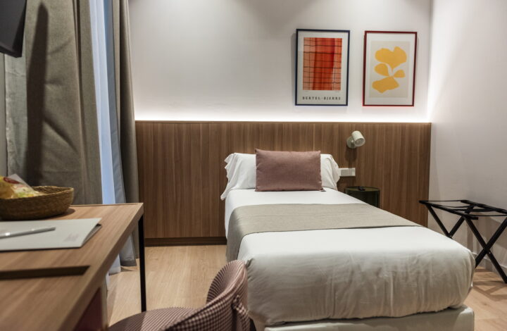Single superior room